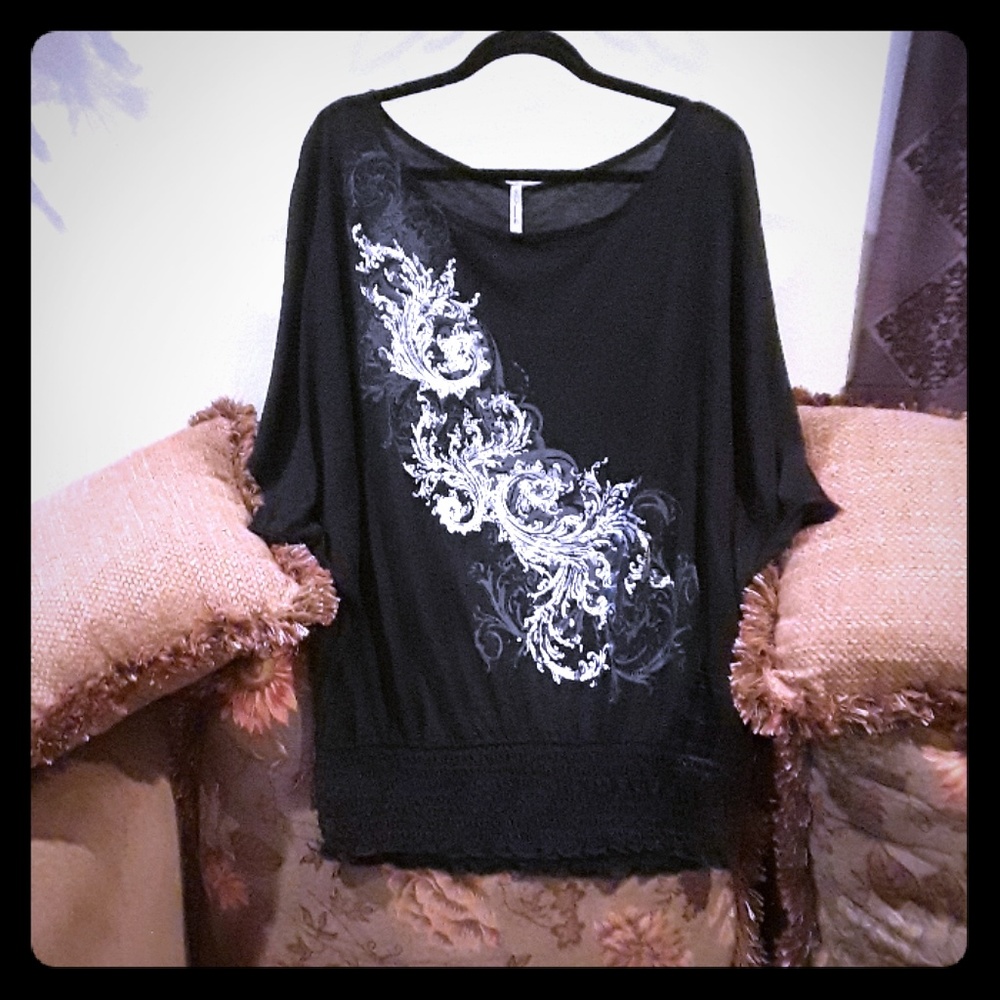 Black elastic blouse with silver design